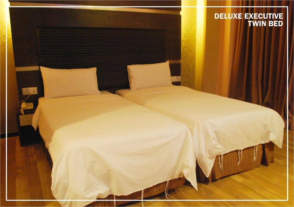 Двухместный (Представительский двухместный номер Делюкс с 2 отдельными кроватями) отеля Courtyard Hotel 1Borneo, Кота-Кинабалу