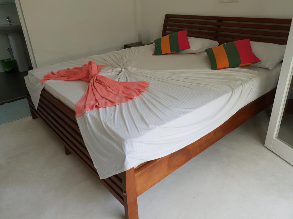 Двухместный (Номер с кроватью размера «king-size» и балконом) гостевого дома The Bed, Хиккадува