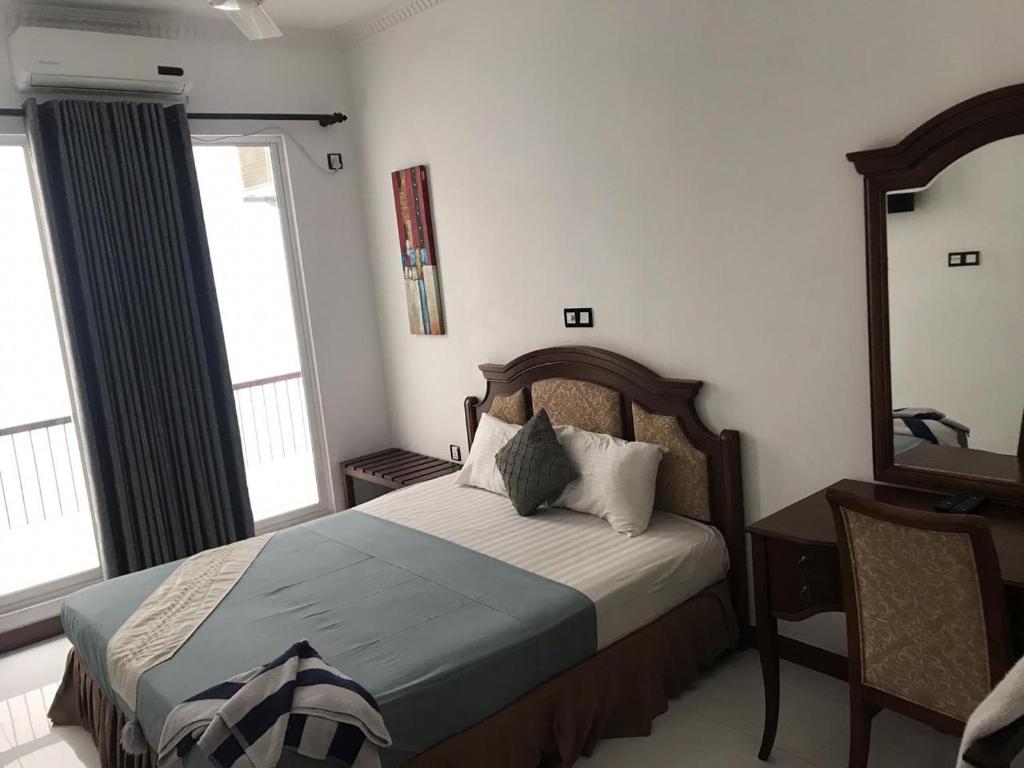 Двухместный (Двухместный номер Делюкс с 1 кроватью и балконом) отеля Eagle's Residence, Канди