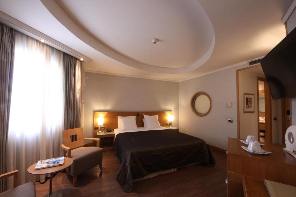 Двухместный (Представительский двухместный номер с 1 кроватью или 2 отдельными кроватями) отеля The Athenian Callirhoe Exclusive Hotel, Афины