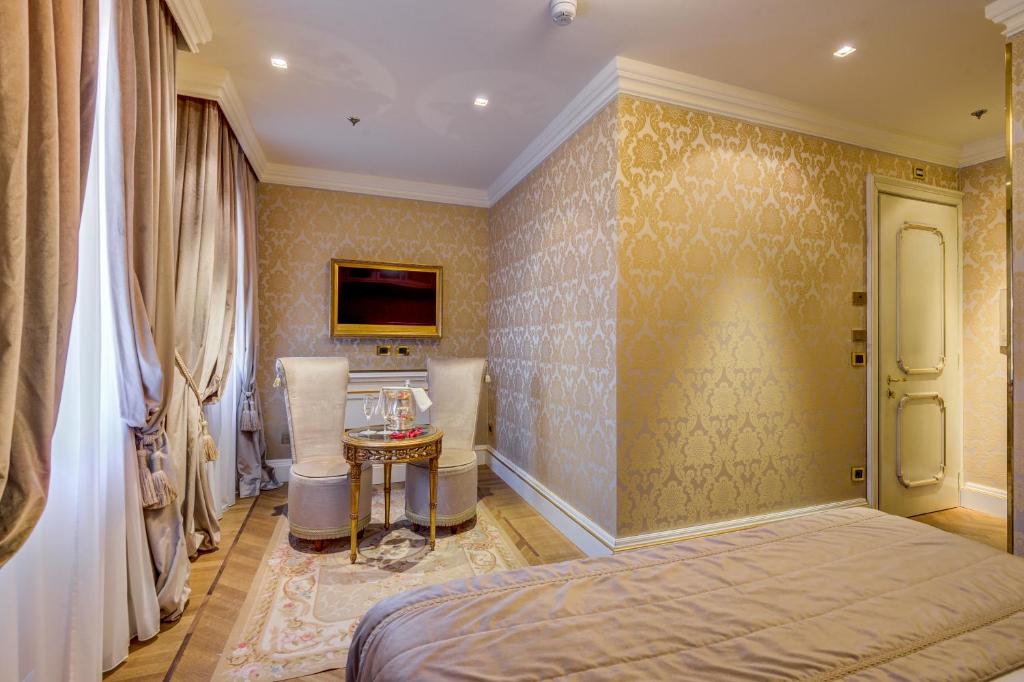 Двухместный (Классический двухместный номер с 1 кроватью) отеля Hotel Ai Reali - Small Luxury Hotels of the World, Венеция