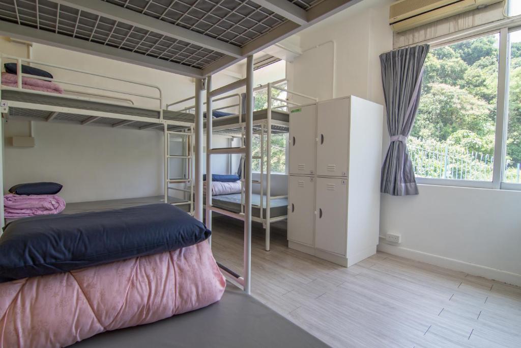 Номер (1 Bed in 6-Person Male Dormitory) хостела YHA Jockey Club Mt. Davis Youth Hostel, Гонконг (город)