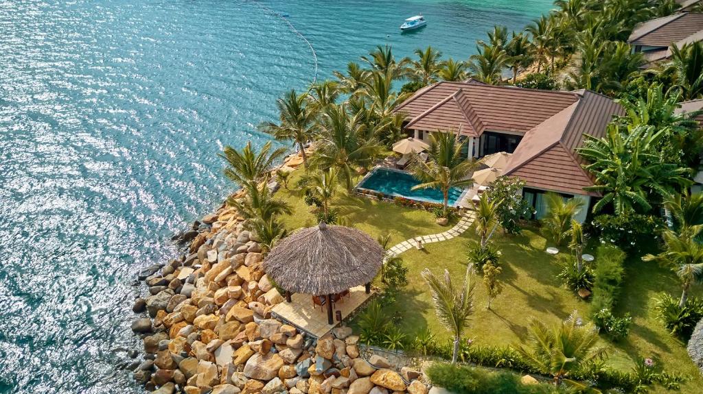 Вилла (Вилла у океана с 3 спальнями и частным бассейном) курортного отеля Amiana Resort and Villas Nha Trang, Нячанг