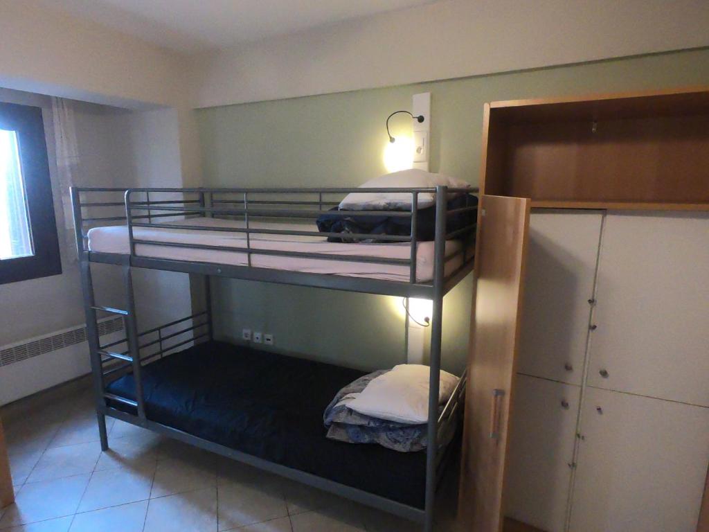 Номер (Спальное место на двухъярусной кровати в общем номере для мужчин и женщин) гостевого дома Studios Arabas, Салоники