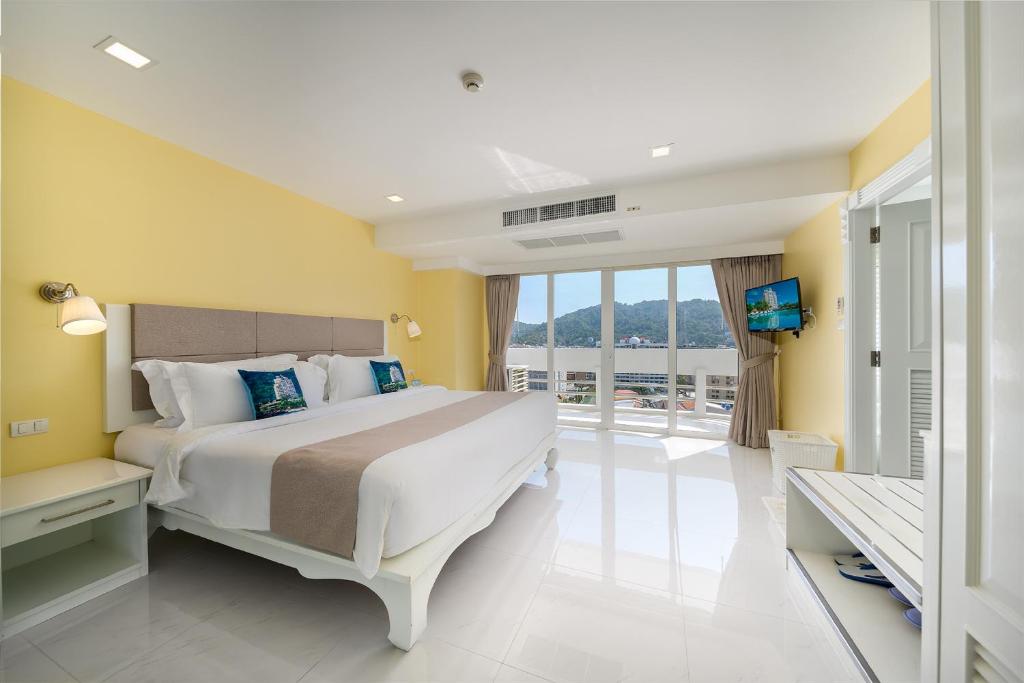 Сьюит (Люкс) курортного отеля Andaman Beach Suites, Пхукет