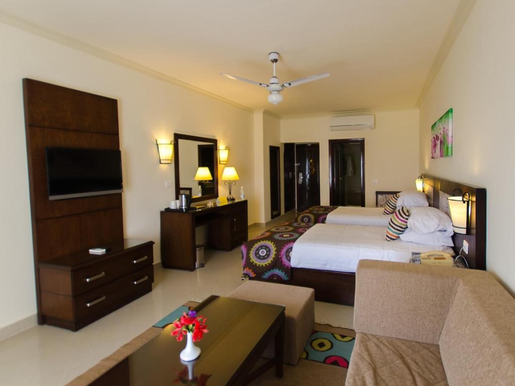 Трехместный (Трехместный номер Делюкс) курортного отеля Lotus Bay Resort, Хургада
