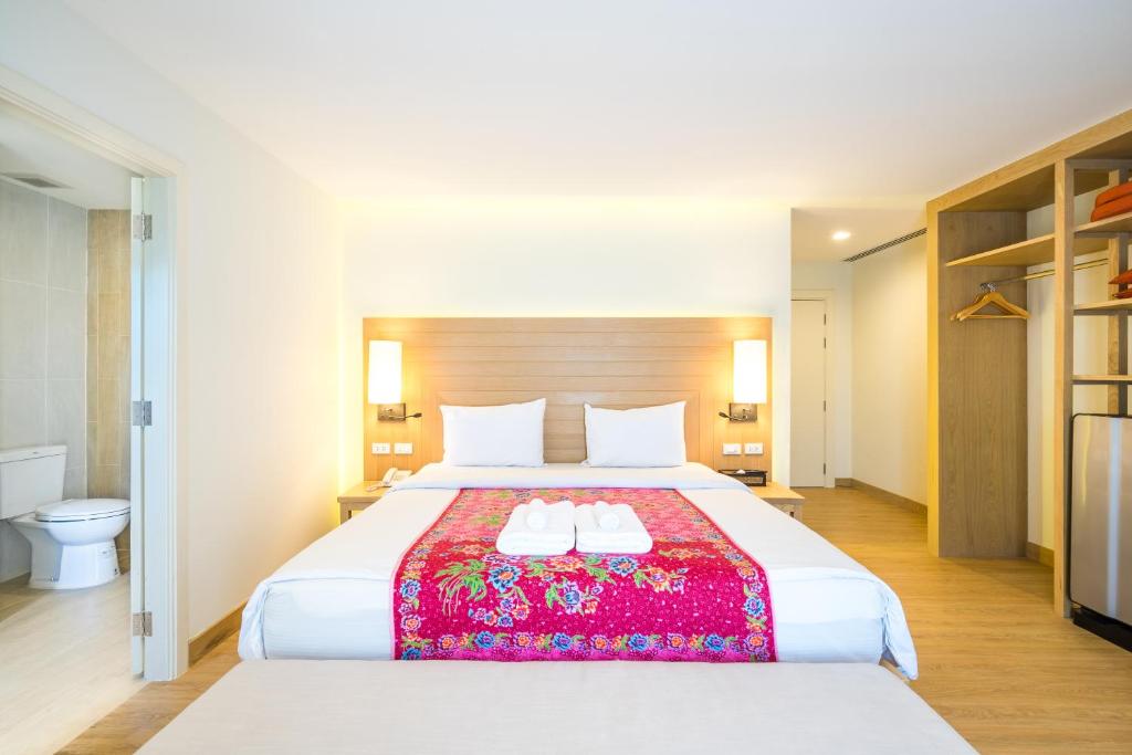 Двухместный (Двухместный номер Делюкс с 1 кроватью или 2 отдельными кроватями) отеля Baan Suwantawe, Пхукет