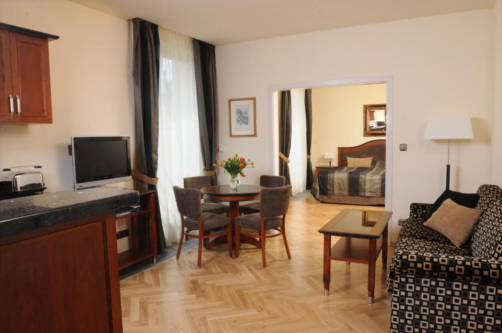 Апартаменты (Роскошные апартаменты с 1 спальней) отеля Elysee, Прага