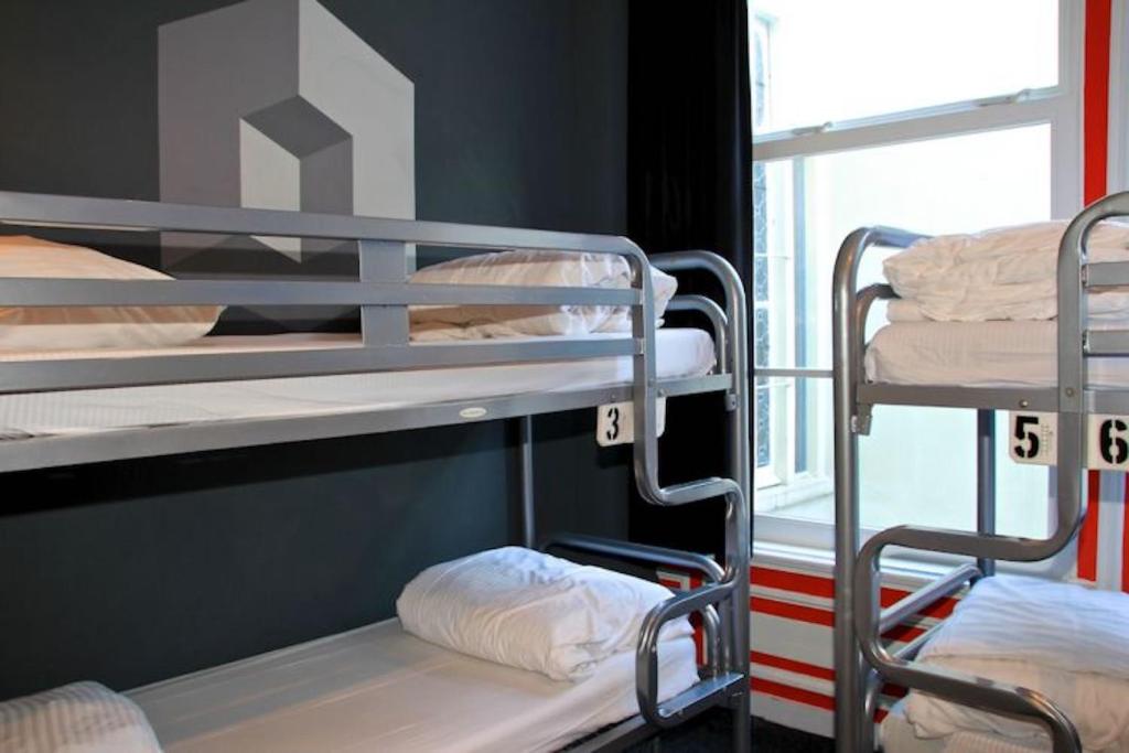Номер (Кровать в общем 6-местном номере для мужчин и женщин) хостела The Flying Pig Uptown, Амстердам