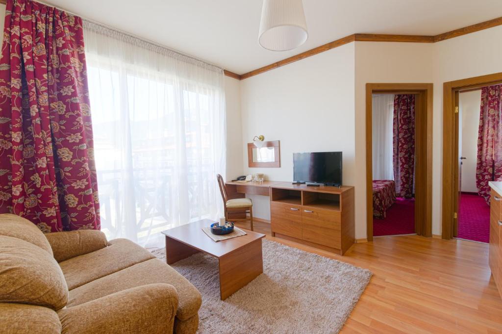 Апартаменты (Апартаменты с 2 спальнями - Главное здание) отеля Vihren Palace Ski & SPA, Банско