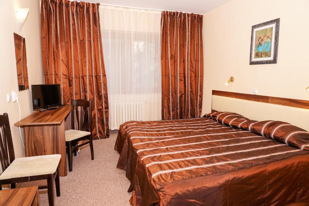 Двухместный (Двухместный номер с 1 кроватью или 2 отдельными кроватями (для 1 взрослого и 1 ребенка)) отеля Hotel Bor, Боровец