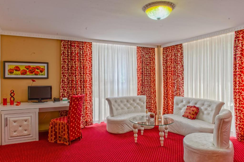 Сьюит (Улучшенный люкс) отеля Hotel Park Bachinovo, Благоевград
