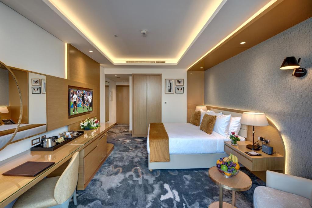 Двухместный (Номер «Премьер» с очень большой кроватью) отеля The S Hotel Al Barsha, Дубай