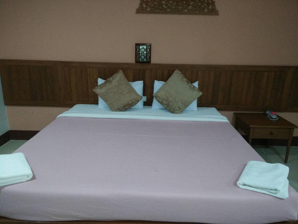 Двухместный (Двухместный номер Делюкс с 1 кроватью) отеля Butnamtong Hotel, Лампанг