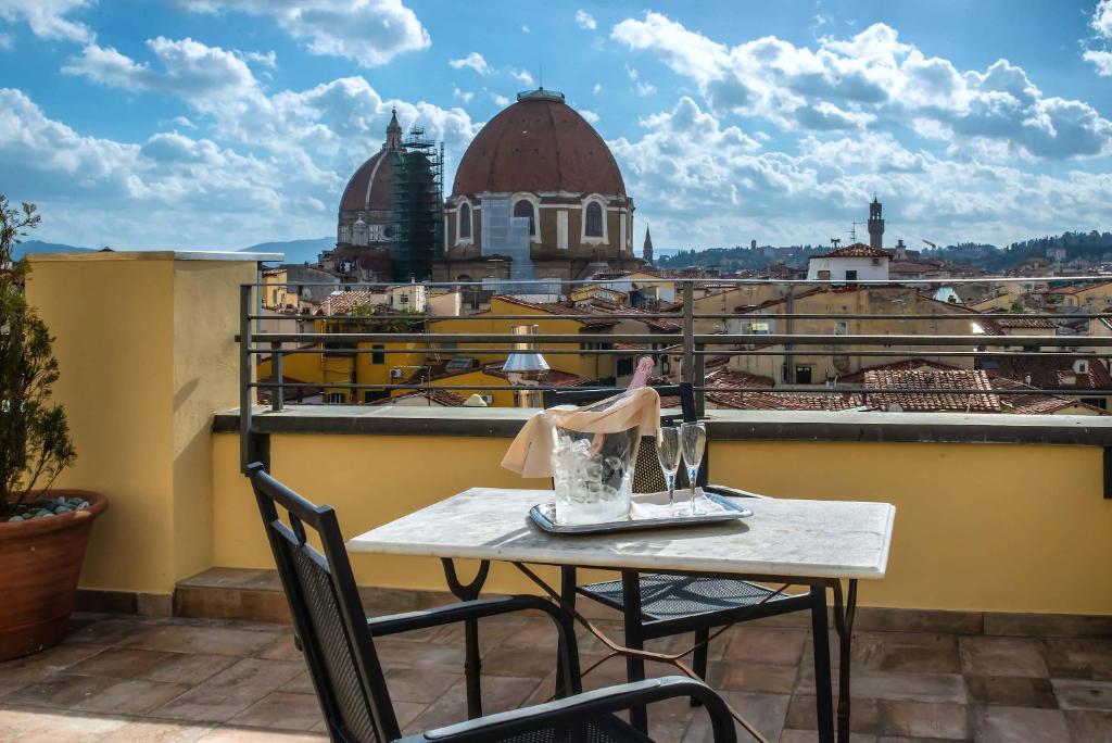 Сьюит (Люкс с видом на город) отеля Machiavelli Palace, Флоренция