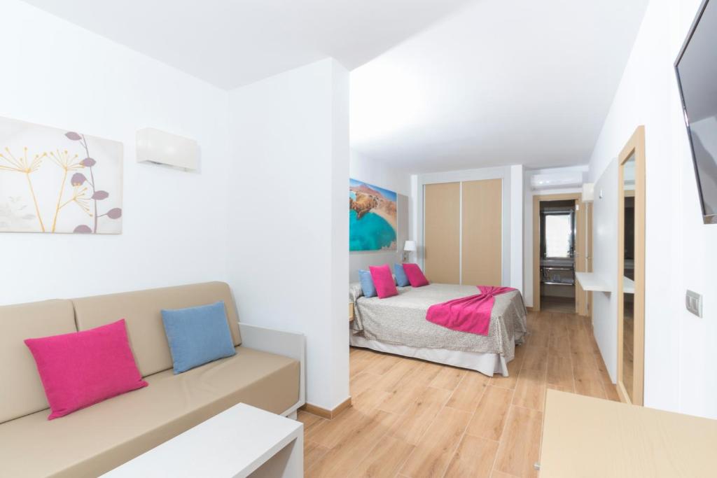 Двухместный (Стандартный двухместный номер с 1 кроватью или 2 отдельными кроватями (для 2 взрослых)) отеля HL Rio Playa Blanca, Плайя-Бланка