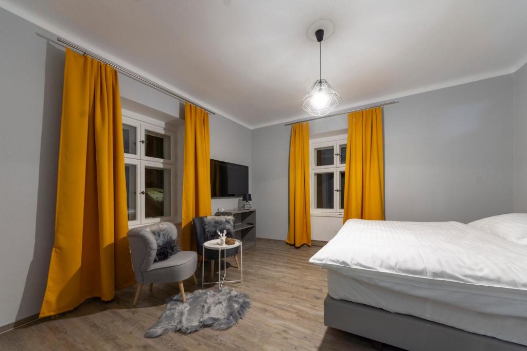 Двухместный (Двухместный номер с двуспальной кроватью и дополнительной кроватью) отеля Hotel pod Kapličkou, Брунталь