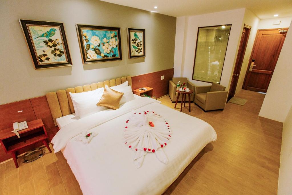 Двухместный (Двухместный номер Делюкс с 1 кроватью или 2 отдельными кроватями, вид на город) отеля Gardenia Hue Hotel, Хюэ