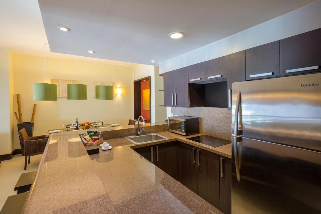 Апартаменты (Aldea Two Bedroom Penthouse Suite with Rooftop and Private Pool), La Divina by Aldea Thai