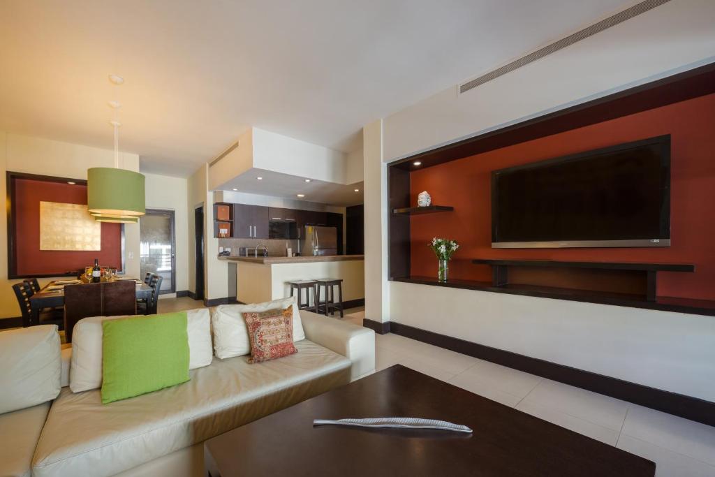 Апартаменты (Aldea Two Bedroom Penthouse Suite with Rooftop and Private Pool), La Divina by Aldea Thai