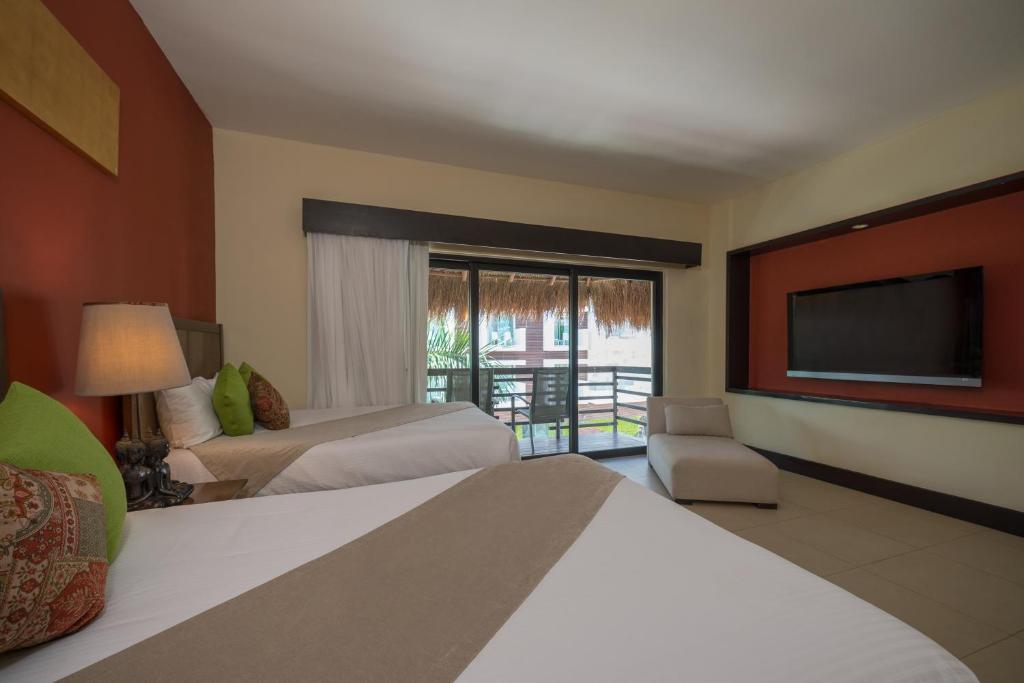 Апартаменты (Aldea Two Bedroom Penthouse Suite with Rooftop and Private Pool), La Divina by Aldea Thai