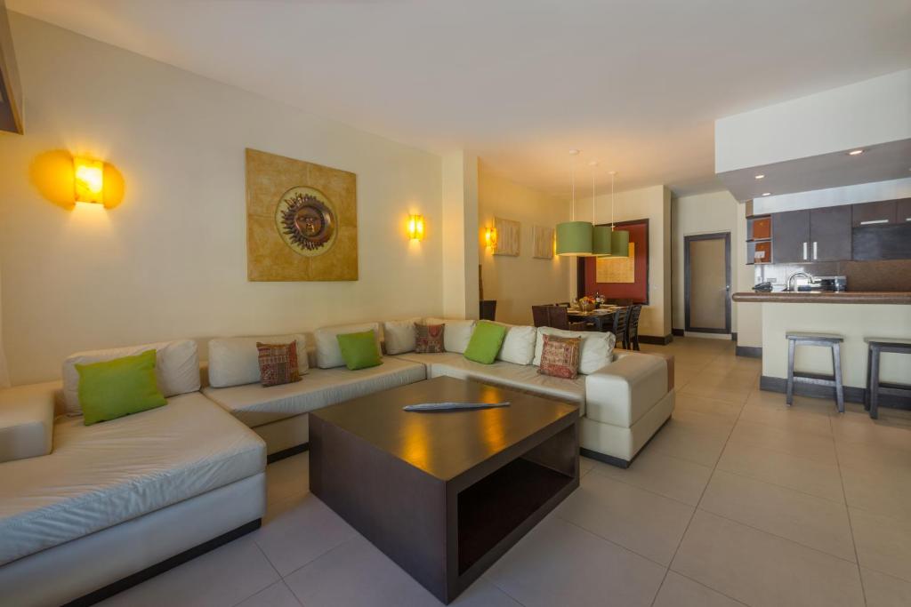 Апартаменты (Aldea Two Bedroom Penthouse Suite with Rooftop and Private Pool), La Divina by Aldea Thai