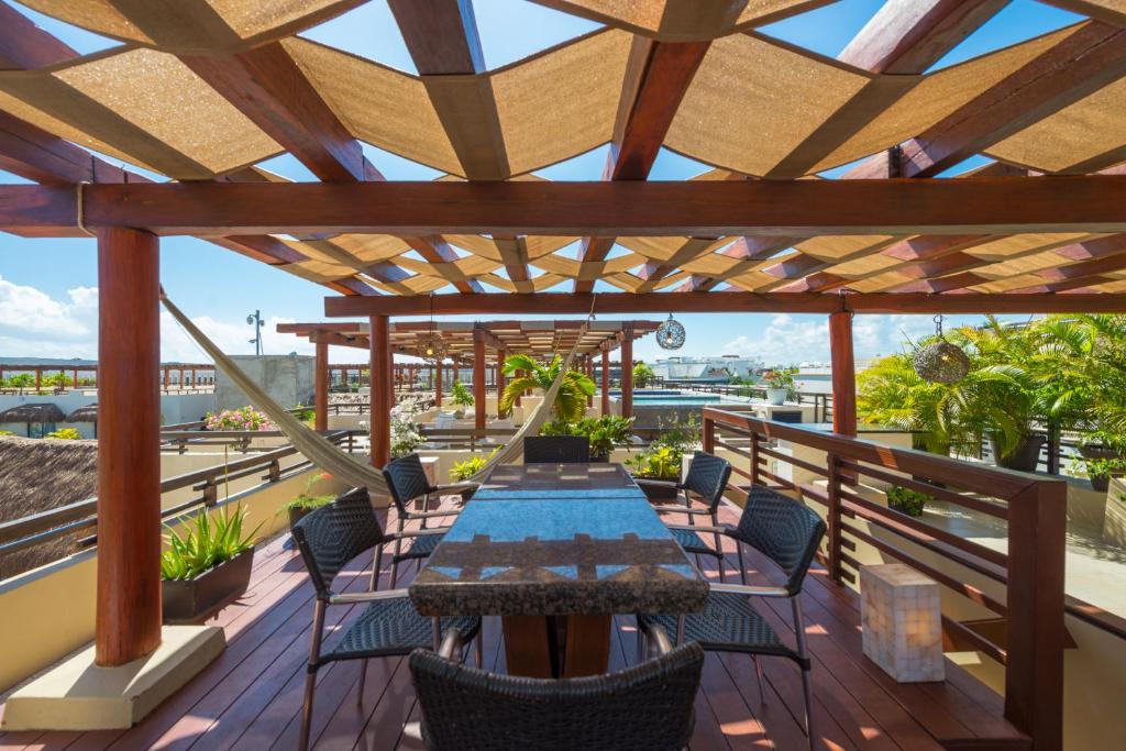 Апартаменты (Aldea Two Bedroom Penthouse Suite with Rooftop and Private Pool), La Divina by Aldea Thai