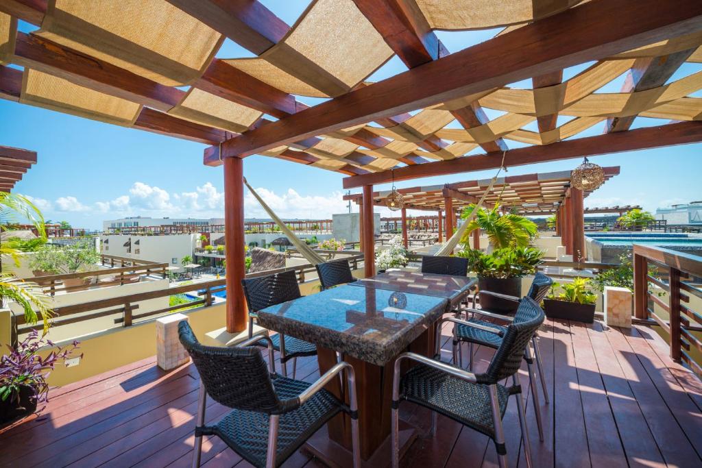 Апартаменты (Aldea Two Bedroom Penthouse Suite with Rooftop and Private Pool), La Divina by Aldea Thai