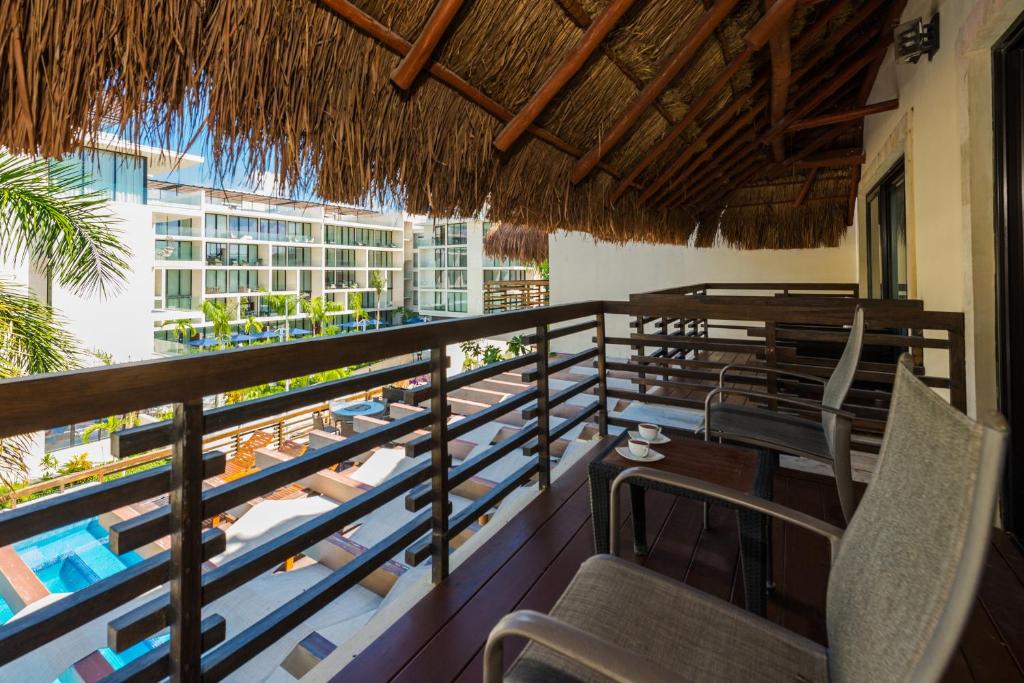 Апартаменты (Aldea Two Bedroom Penthouse Suite with Rooftop and Private Pool), La Divina by Aldea Thai