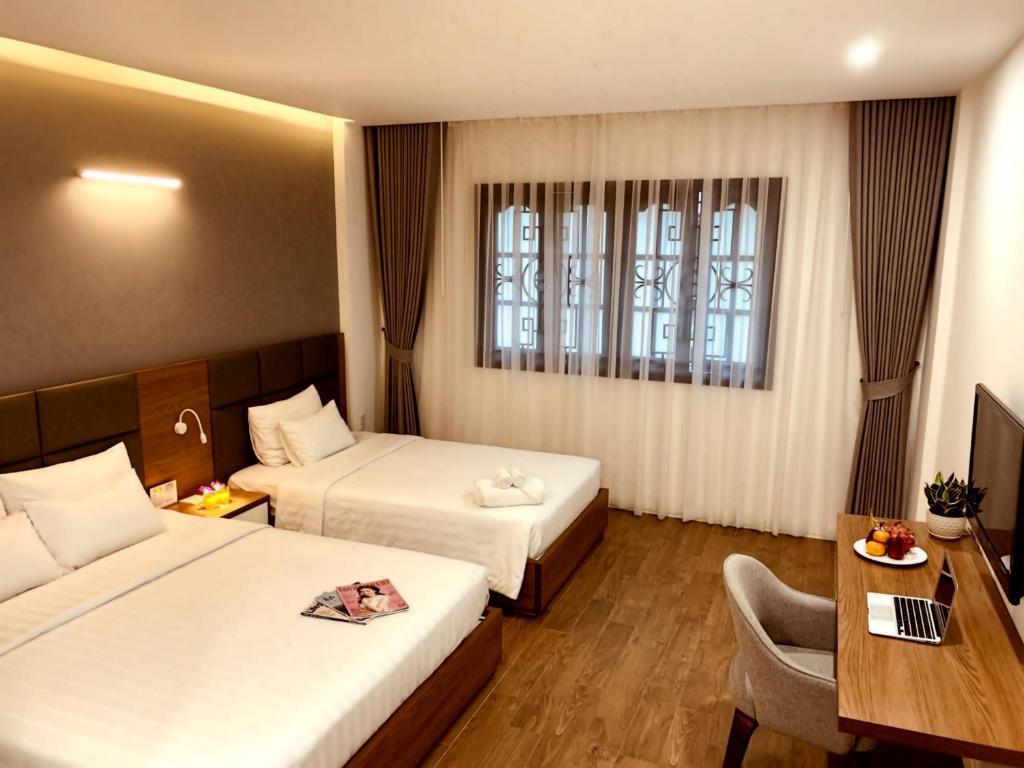 Двухместный (Двухместный номер Делюкс с 2 отдельными кроватями и видом на город) отеля Royal Dragon Boutique Hotel, Хошимин
