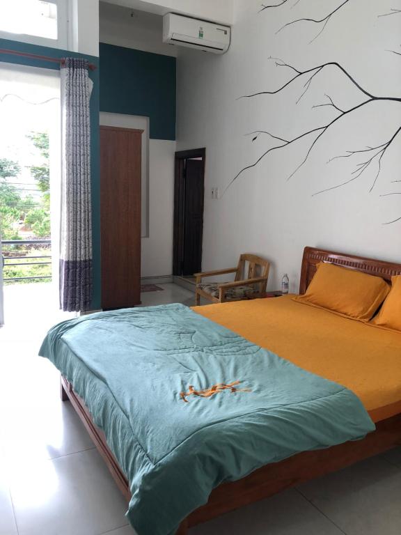 Двухместный (Двухместный номер с 1 кроватью и балконом) отеля An Ngọc Linh Hotel, Баолок