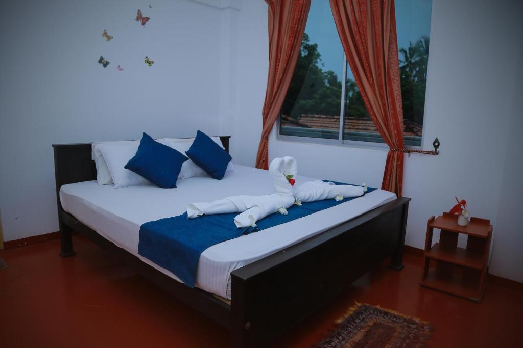 Двухместный (Двухместный номер Делюкс с 1 кроватью) гостевого дома Golden Surfer Beach Hotel, Тангалла