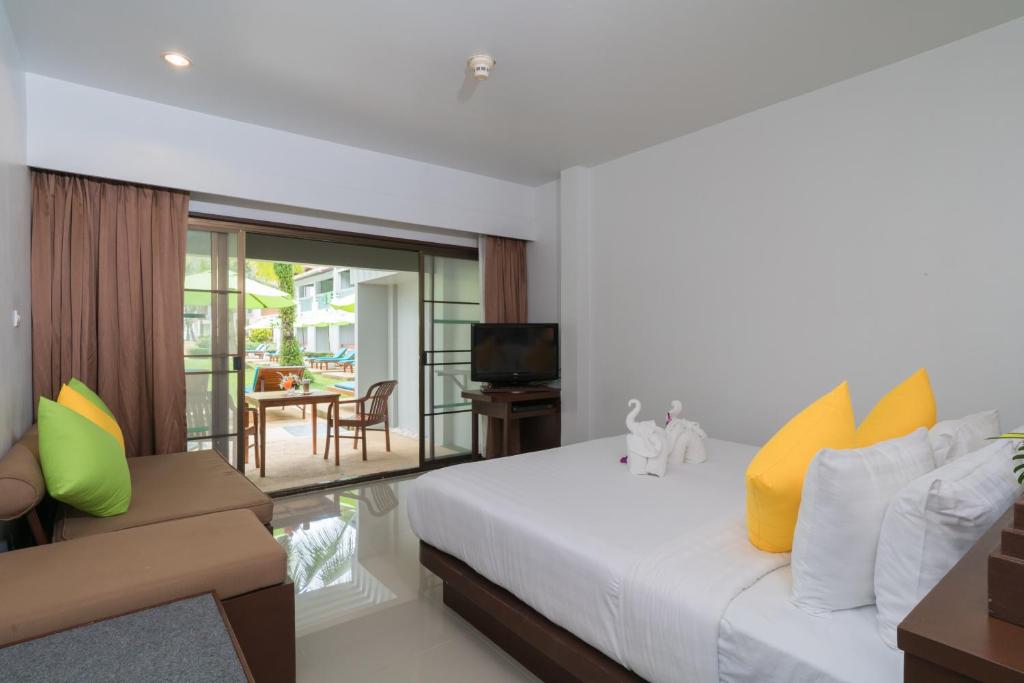 Двухместный (Двухместный номер с 1 кроватью и террасой) курортного отеля The Briza Beach Resort, Khao Lak, Кхаулак