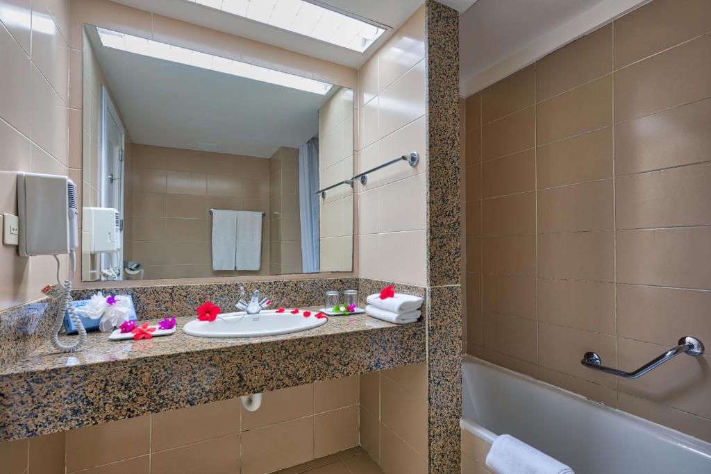 Двухместный (Стандартный двухместный номер с 1 кроватью (для 2 взрослых и 1 ребенка)) отеля Playabachata Resort, Сан-Фелипе-де-Пуэрто-Плата