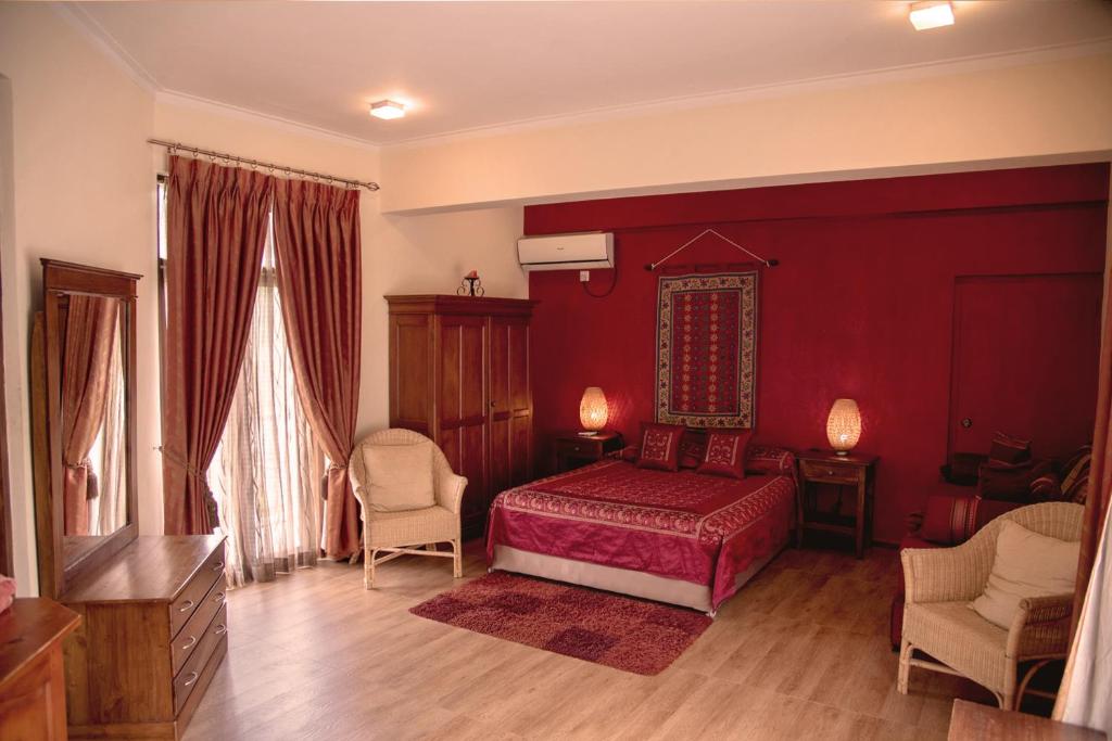 Семейный (Deluxe Family Room with Free 24 hours Check in Check out), Villa 49