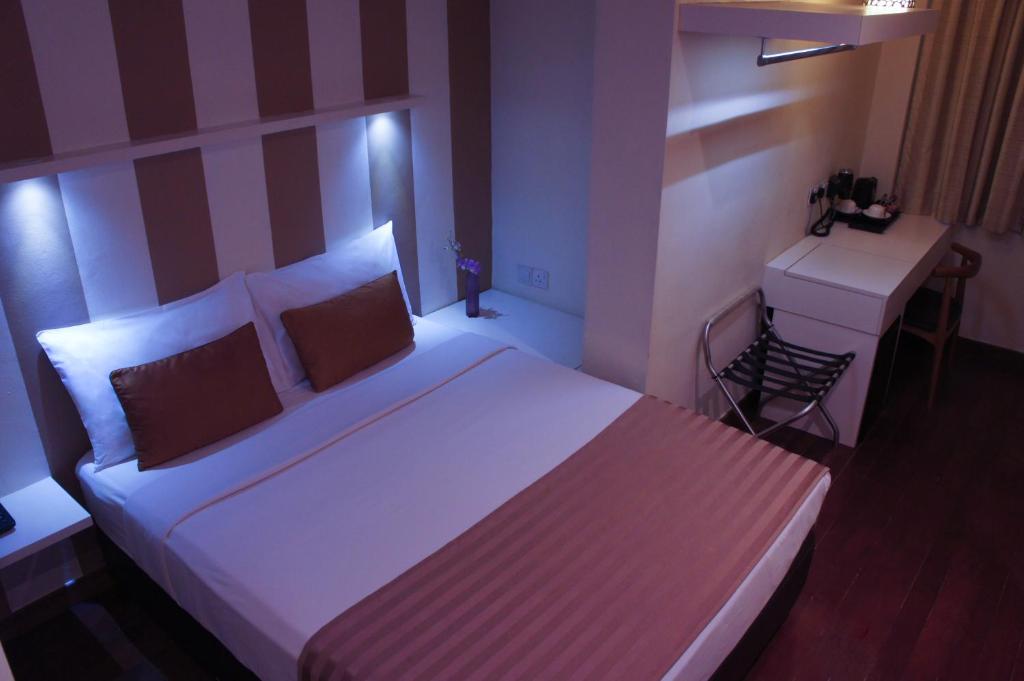 Двухместный (Улучшенный двухместный номер с 1 кроватью или 2 отдельными кроватями) отеля The Keong Saik Hotel, Сингапур (город)