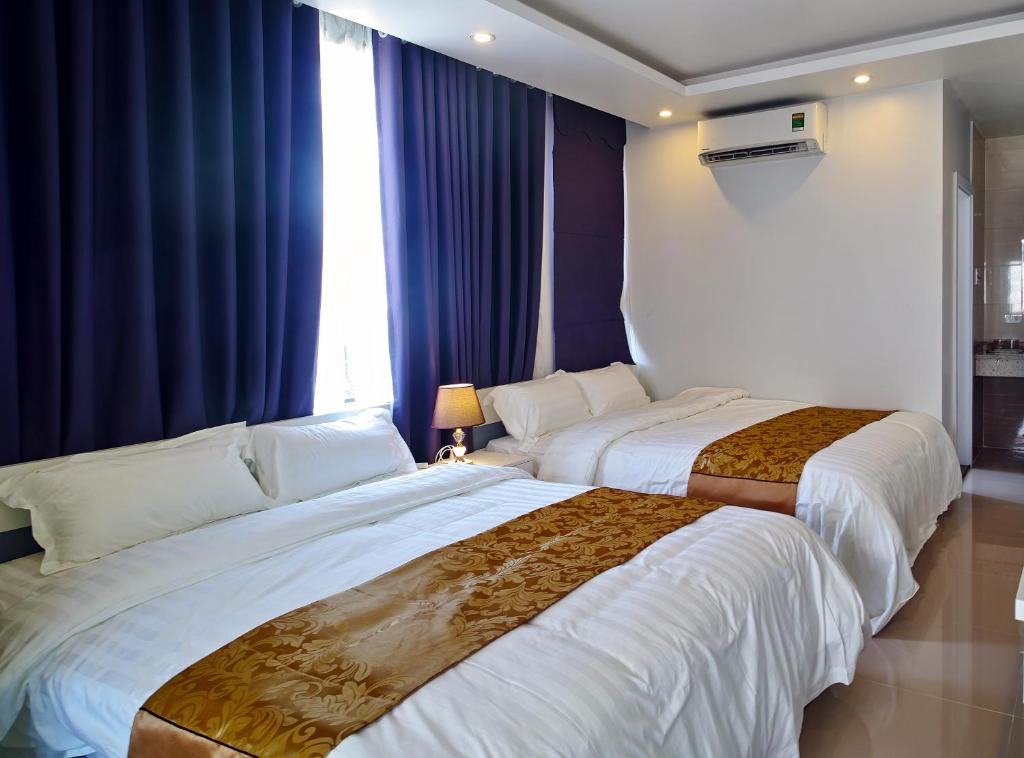 Четырехместный (Улучшенный четырехместный номер) отеля Thiên An Hotel, Хайфон