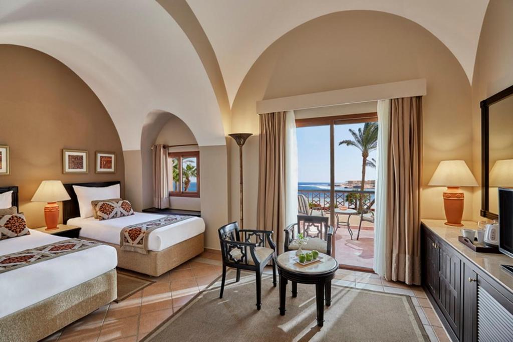 Двухместный (Улучшенный двухместный номер с 2 отдельными кроватями и видом на море) курортного отеля Steigenberger Coraya Beach - Adults Only, Корая-Бэй