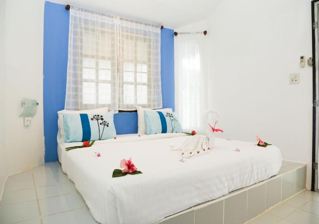 Двухместный (Улучшенный двухместный номер с 1 кроватью) курортного отеля White House Bailan Resort, Ко Чанг