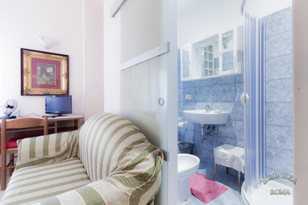 Трехместный (Трехместный номер с собственной ванной комнатой) отеля Bea Roma, Рим