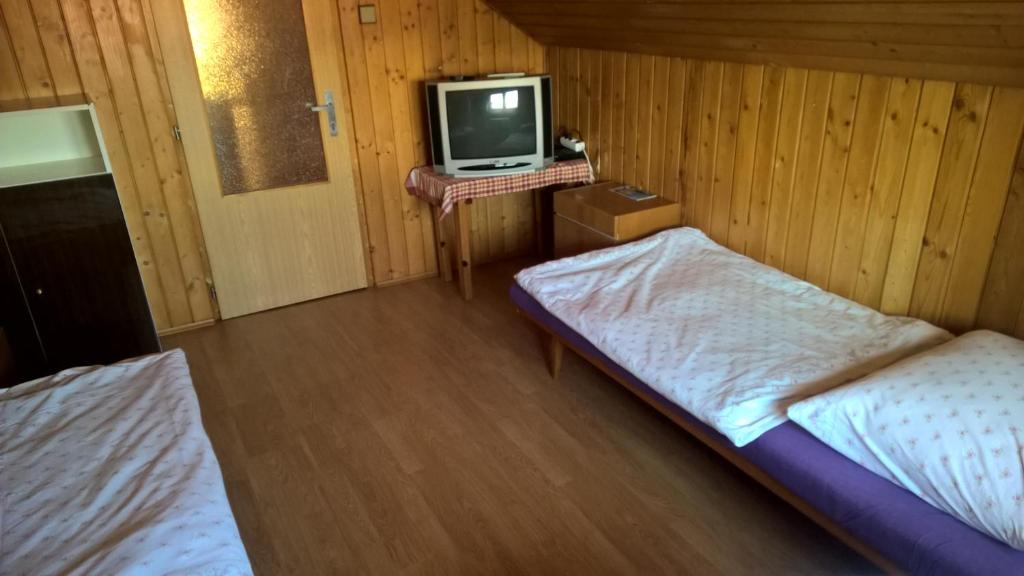 Двухместный (Двухместный номер с 1 кроватью или 2 отдельными кроватями, общая ванная комната) семейного отеля Privát Ruža, Липтовски-Ян