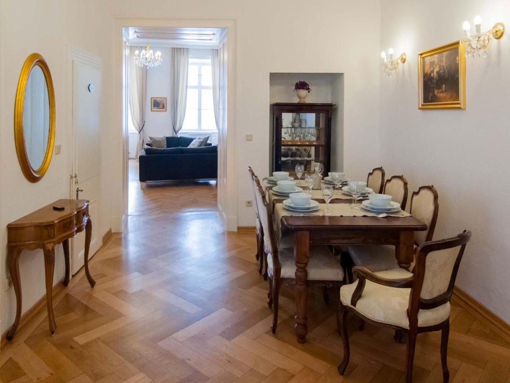 Апартаменты (Апартаменты с 3 спальнями: Kurrentgasse 10, 1010 Вена), Elegant Vienna