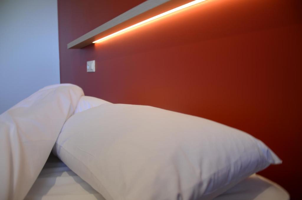 Одноместный (Single Room (Towels, WIFI, TV)) отеля Eklo Hotels Le Mans, Ле-Ман