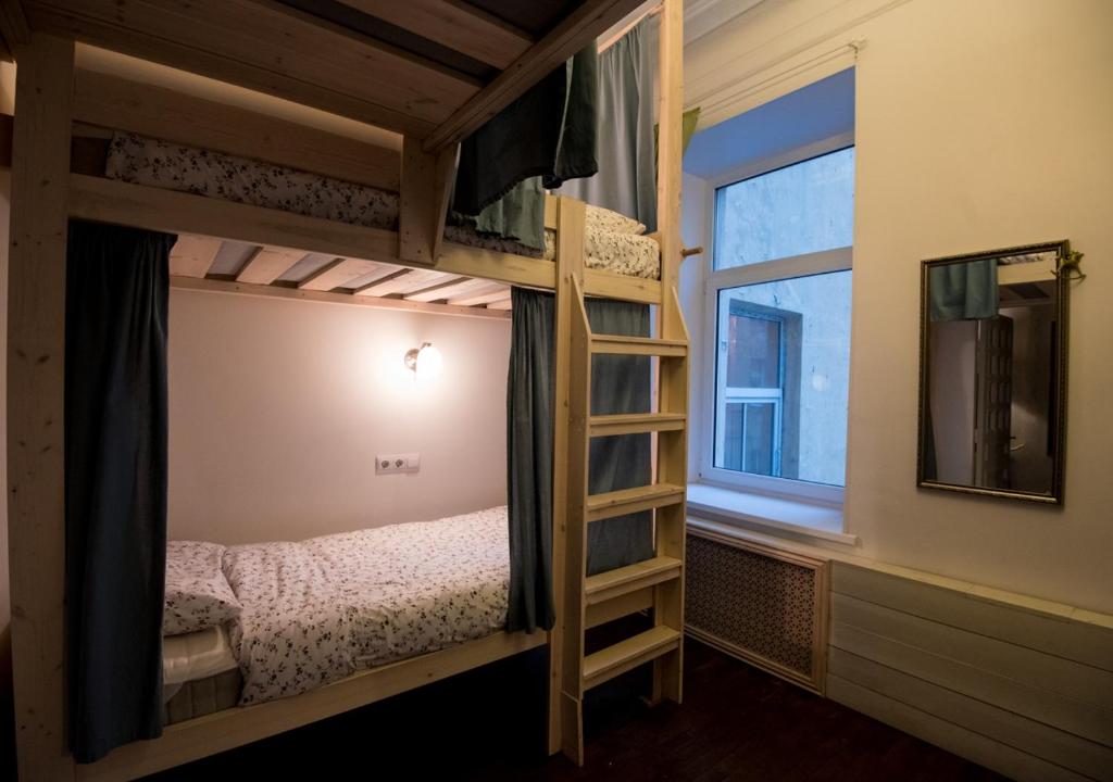 Хостелы петербурга на невском. Дача хостел, санкт-петербург. Old flat hostel санкт-петербург. Дача хостел, санкт-петербург. Хостел страна чудес на невском.