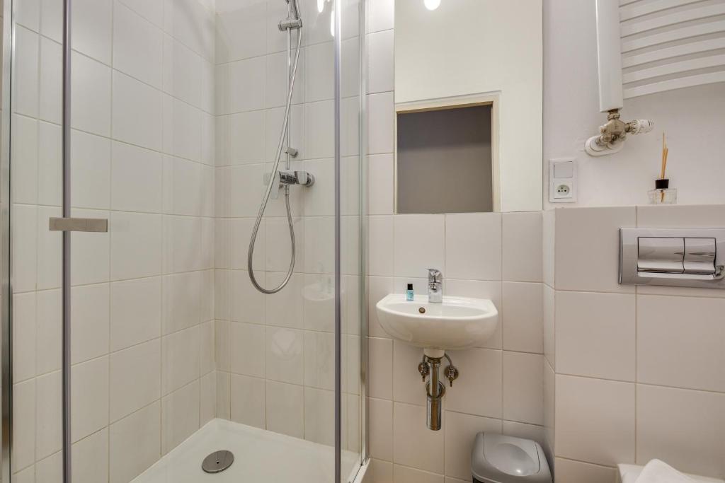 Одноместный (Одноместный номер с собственной ванной комнатой) семейного отеля Sentral Apartments, Катовице