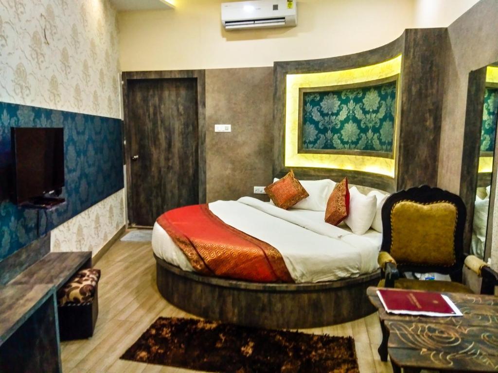 Сьюит (Nandi Suite (Non River View)) отеля Hotel Sri Omkar Palace, Варанаси