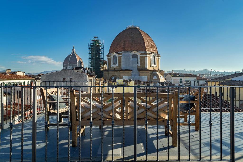 Апартаменты (Апартаменты с 3 спальнями и террасой - Via Sant' Antonino 27), Apartments Florence- Duomo