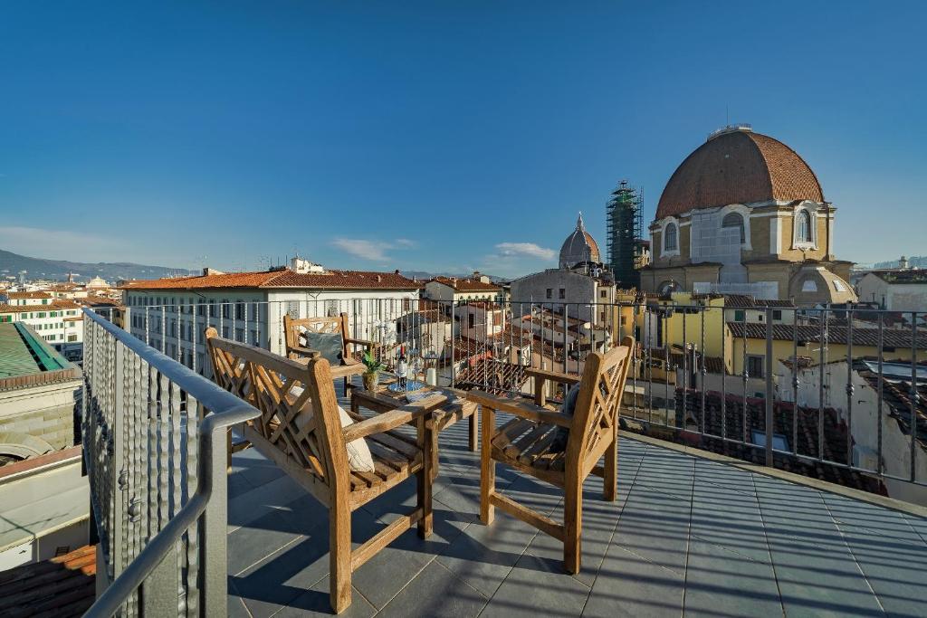 Апартаменты (Апартаменты с 3 спальнями и террасой - Via Sant' Antonino 27) апартамента Apartments Florence- Duomo, Флоренция