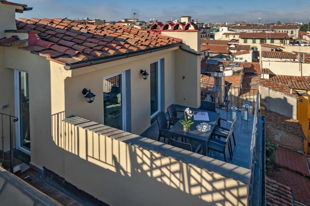 Апартаменты (Апартаменты с 3 спальнями и террасой - Via Sant' Antonino 27), Apartments Florence- Duomo