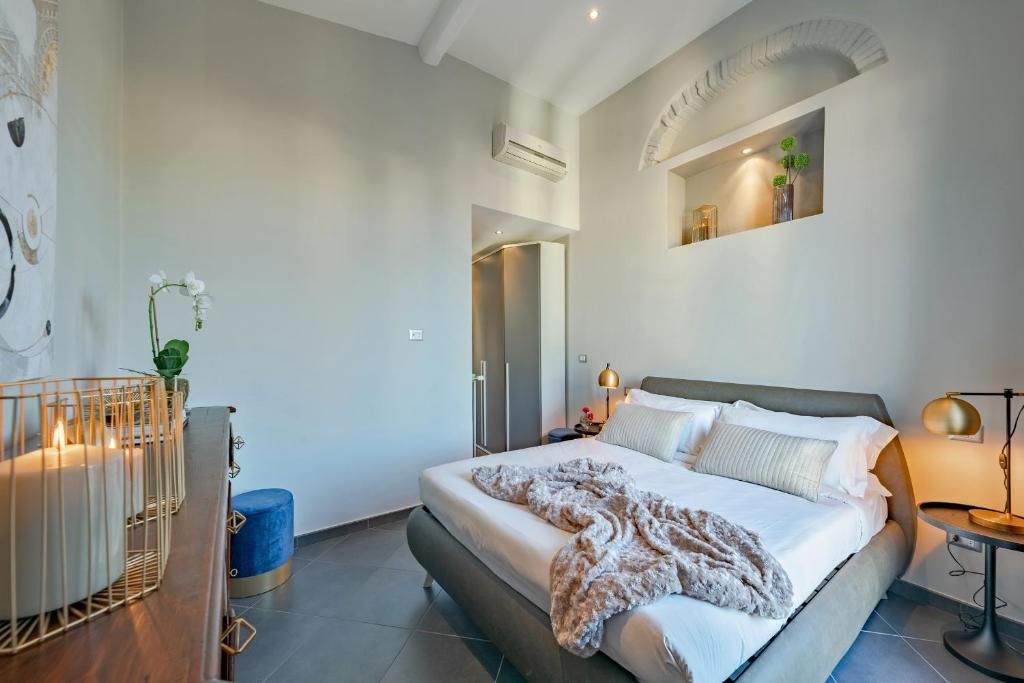 Апартаменты (Апартаменты с 3 спальнями и террасой - Via Sant' Antonino 27), Apartments Florence- Duomo